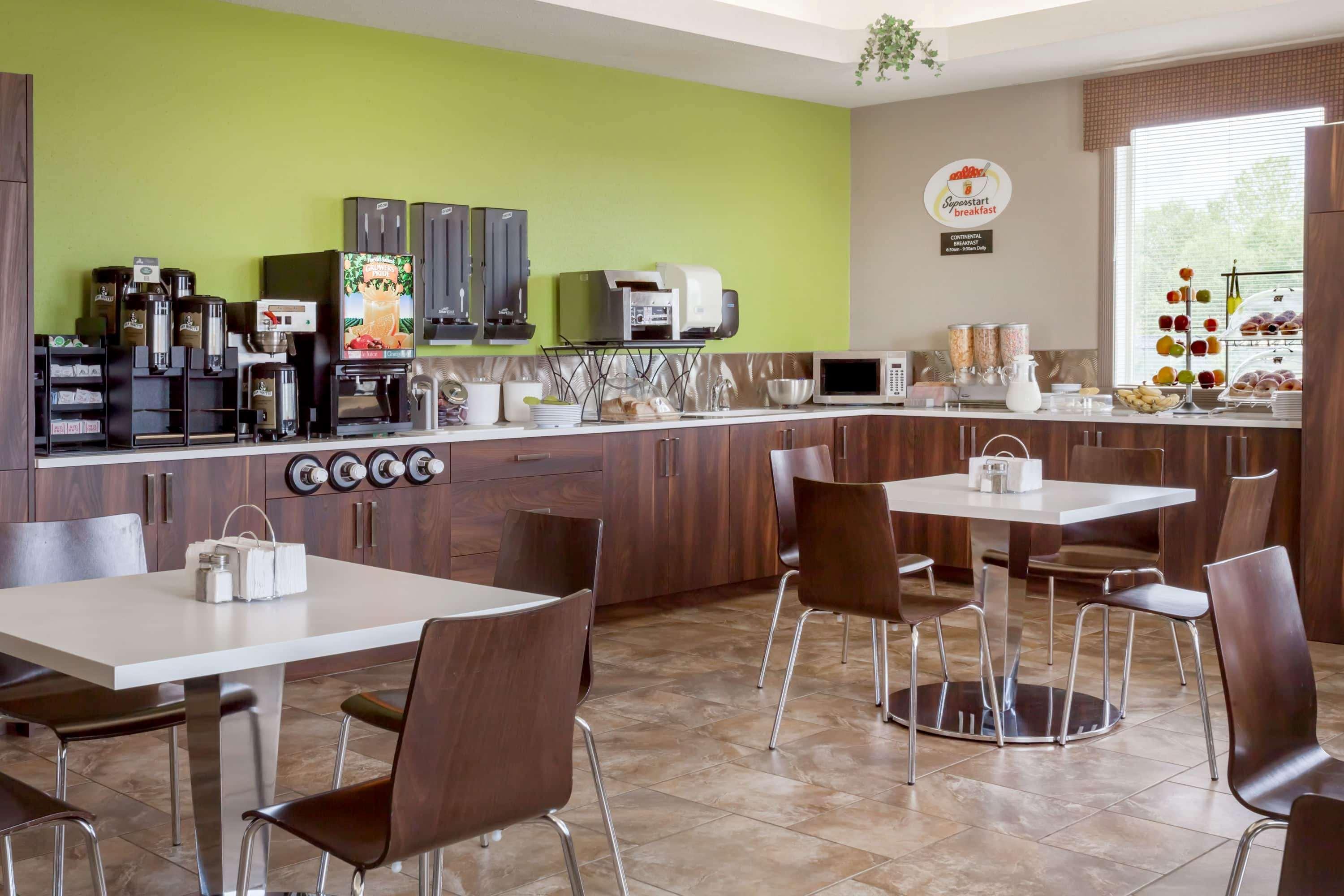 Super 8 By Wyndham Prince Albert Ngoại thất bức ảnh